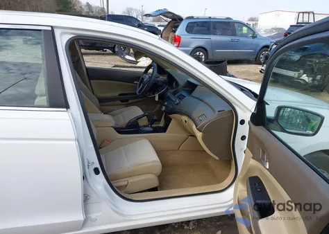 2009 Honda Accord 2.4 Lx-P z USA, uszkodzony, nr VIN 1HGCP264X9A093245